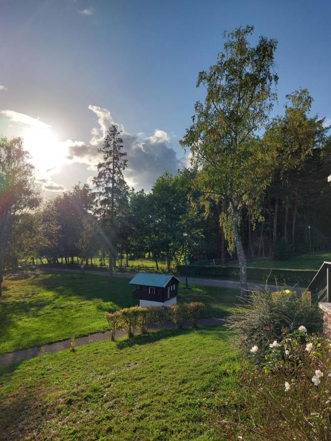 Hotel Parc Les Cigognes Albé 外观 照片