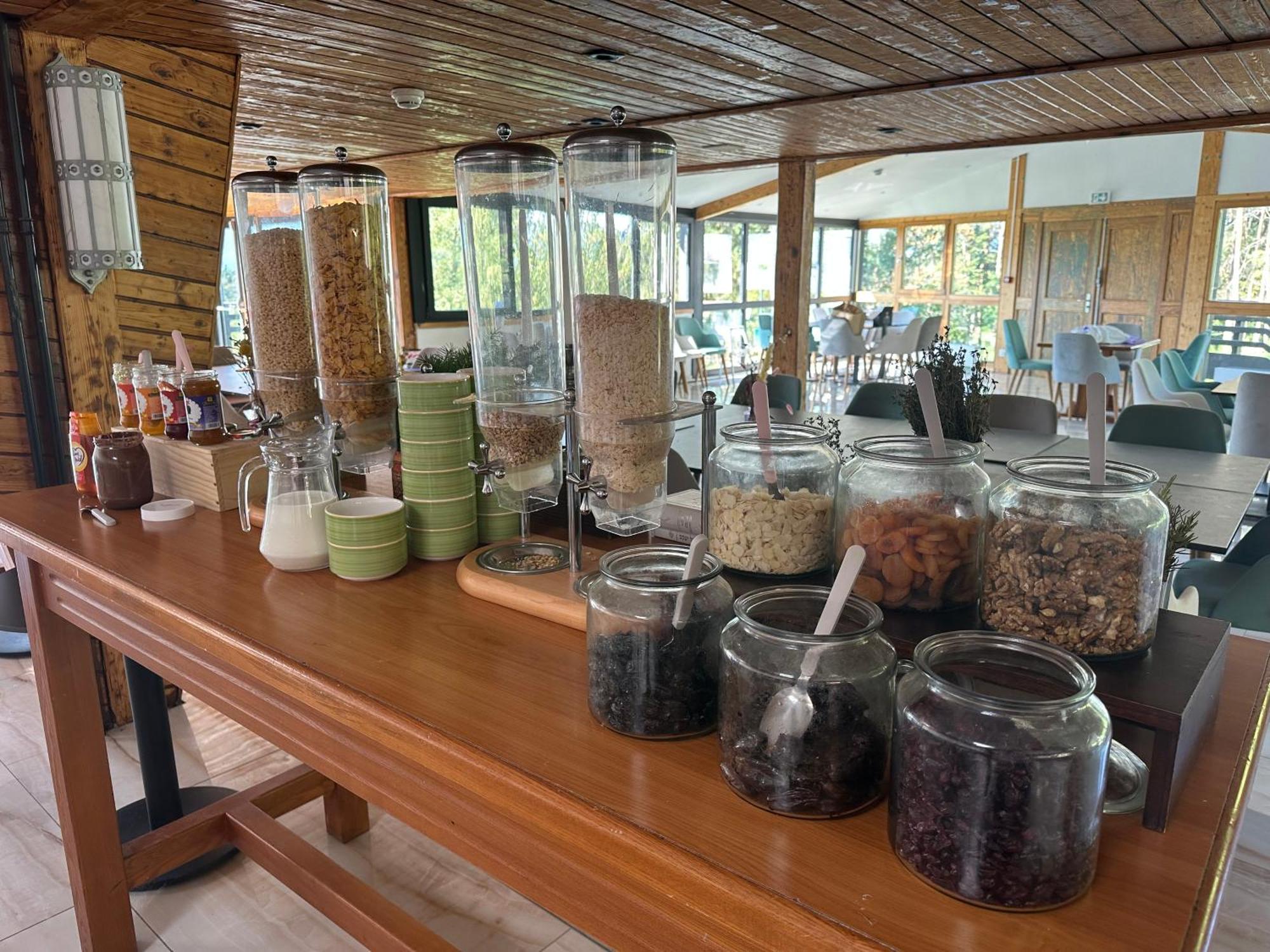Hotel Parc Les Cigognes Albé 外观 照片