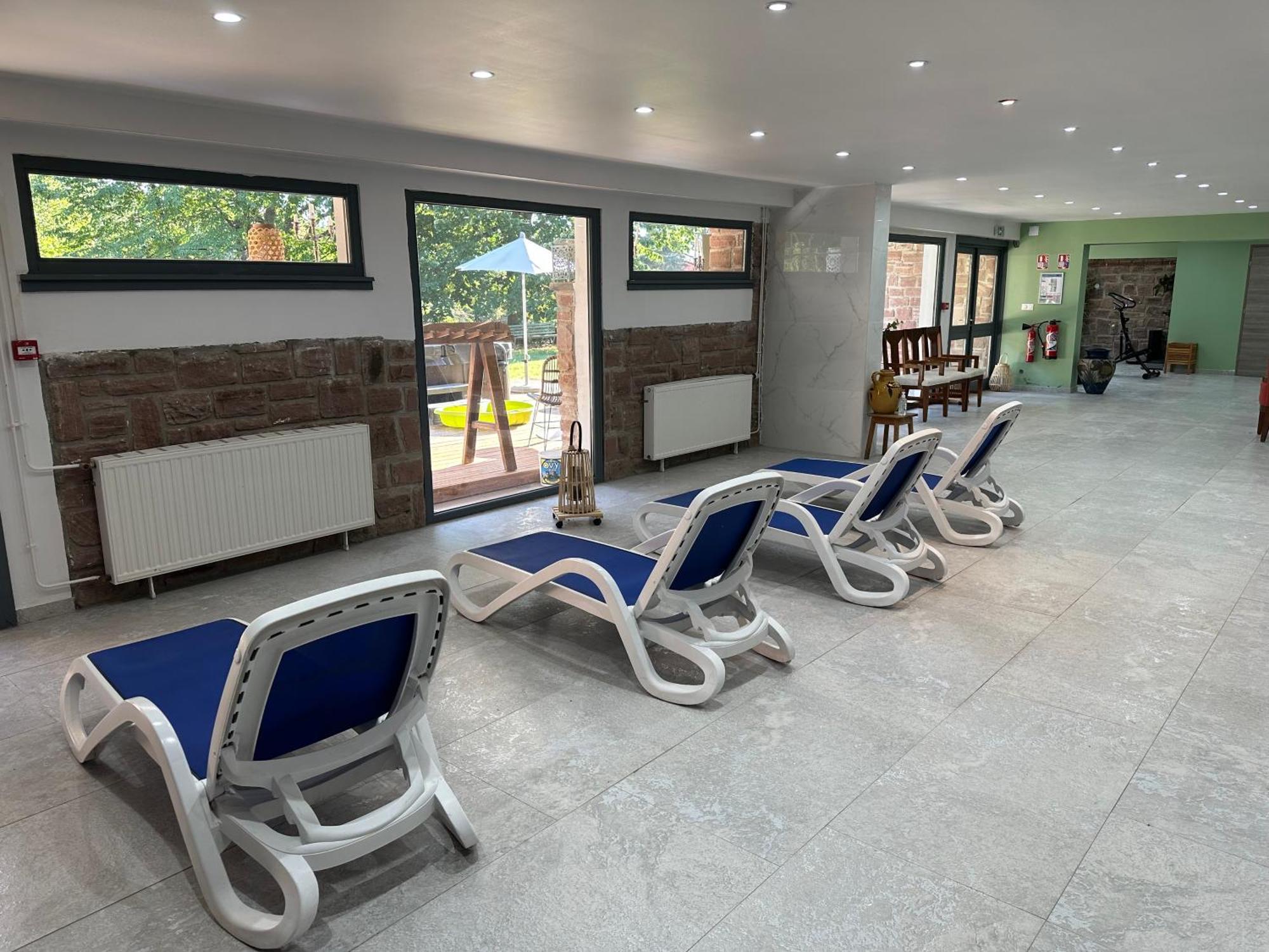 Hotel Parc Les Cigognes Albé 外观 照片