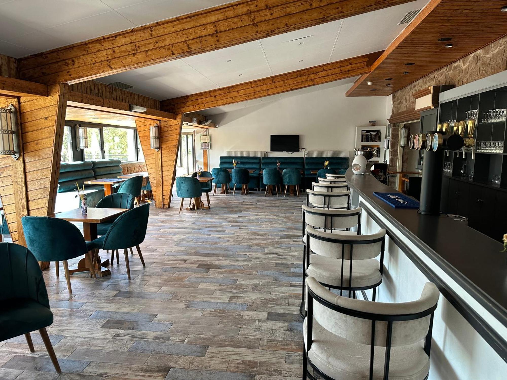 Hotel Parc Les Cigognes Albé 外观 照片