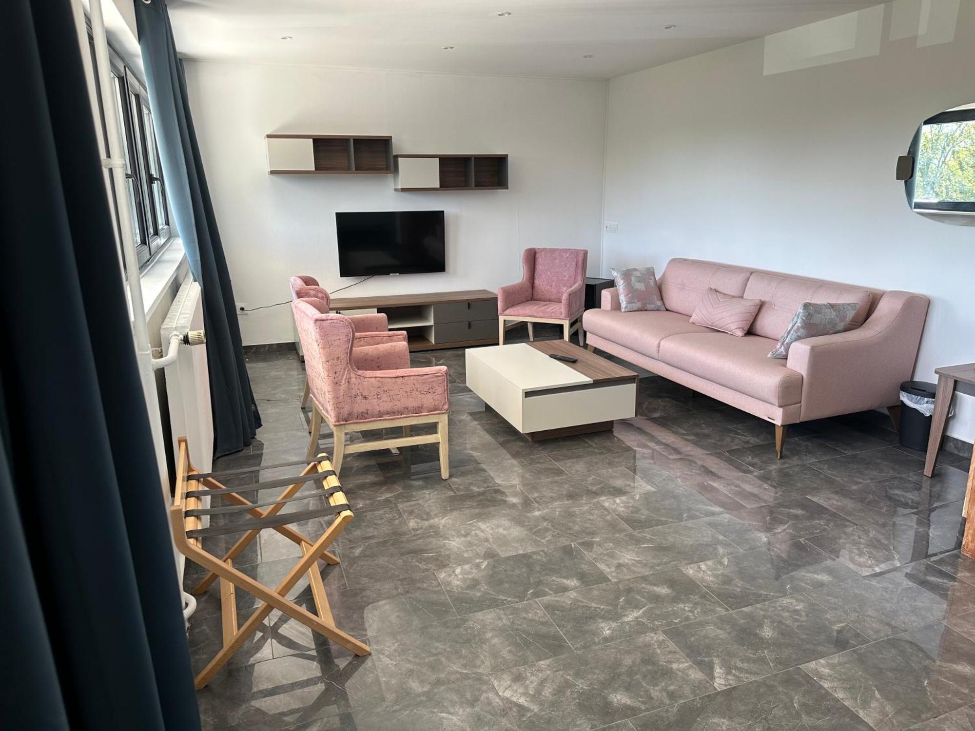 Hotel Parc Les Cigognes Albé 外观 照片