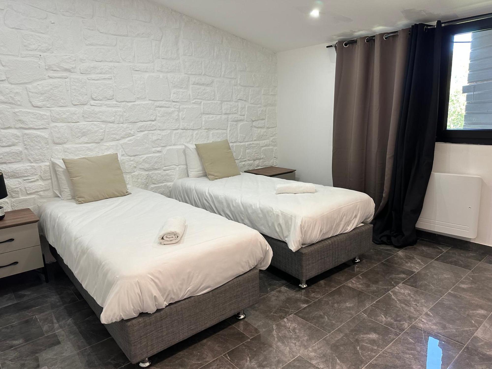 Hotel Parc Les Cigognes Albé 外观 照片