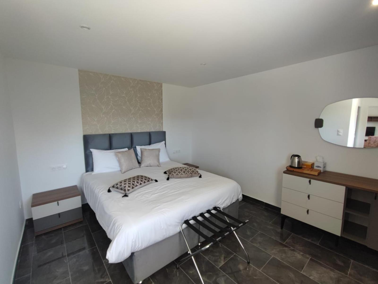 Hotel Parc Les Cigognes Albé 外观 照片
