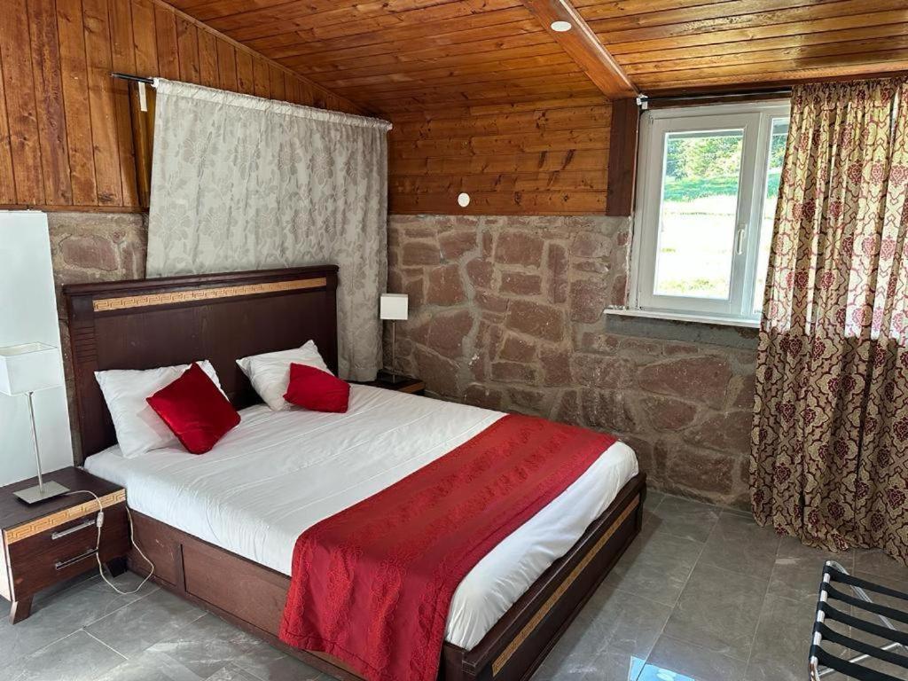 Hotel Parc Les Cigognes Albé 外观 照片